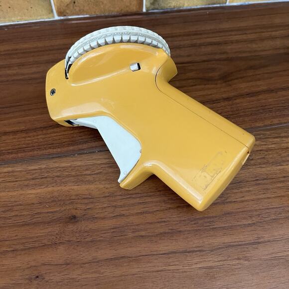 Vintage Astro Rotary Compact Hand-Held Label Maker Yellow - Picture 5 of 11